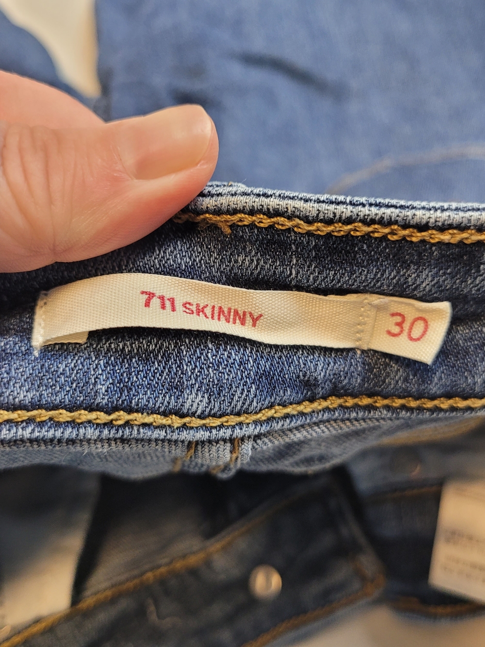 Levi's 721 High Rise Ripped Skinny Jeans - Picture 7 of 8